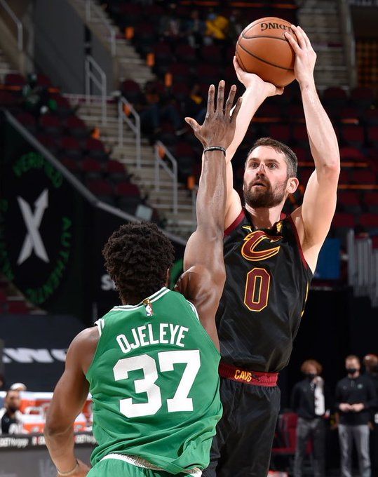 以调侃和赞 以调侃和赞